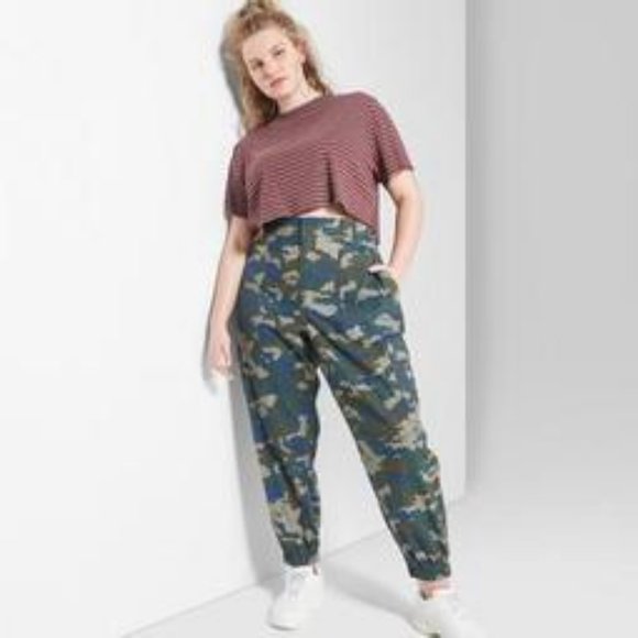 women's plus size camouflage cargo pants